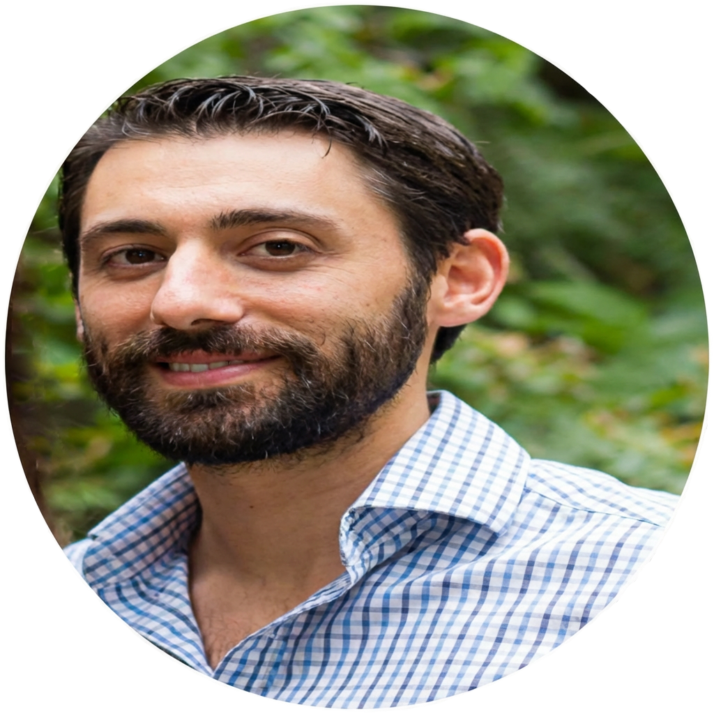 Lee Liberman, CPA, Co-Owner of Solo Path Consulting — A black and white circular professional portrait of a smiling man with a beard wearing a button-down shirt.